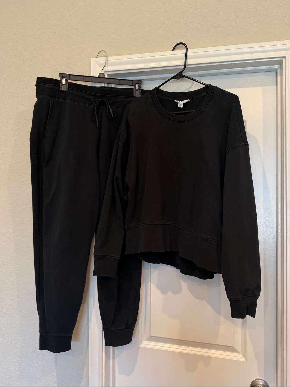 JoyLab Black Sweatshirt and Joggers Set